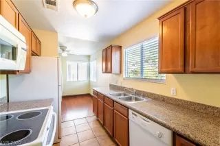 Photo #5: 2226754 Listing