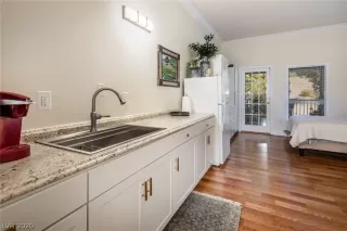 Photo #2: 2226887 Listing