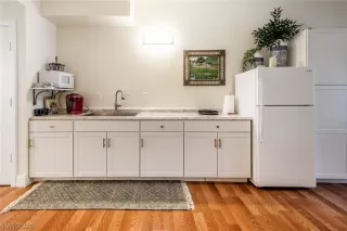 Photo #3: 2226887 Listing