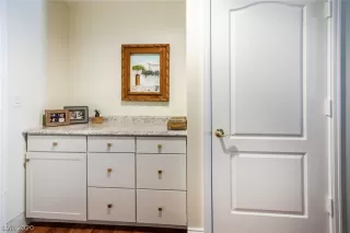 Photo #5: 2226887 Listing