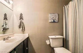 Photo #5: 2226896 Listing