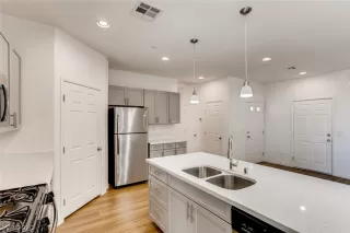 Photo #5: 2226910 Listing 