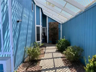 Photo #4: 2226959 Listing