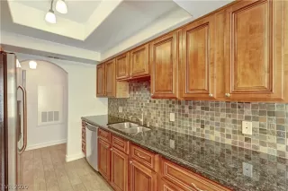 Photo #6: 2227229 Listing