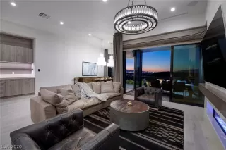 Photo #2: 2228407 Listing 