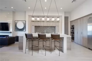 Photo #3: 2228407 Listing 