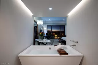 Photo #6: 2228407 Listing 