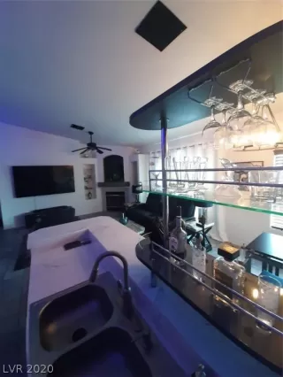 Photo #6: 2228429 Listing 