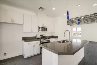 Photo #3: 2228452 Listing