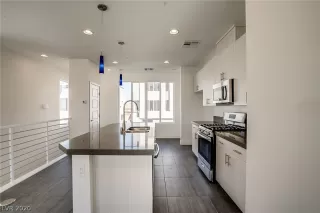 Photo #6: 2228452 Listing