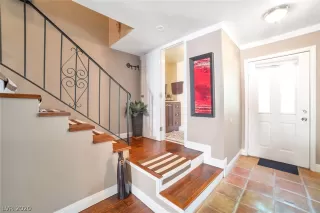 Photo #5: 2228497 Listing 