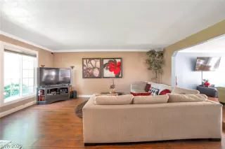 Photo #6: 2228497 Listing 