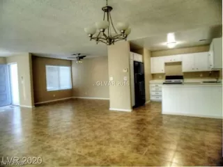 Photo #3: 2228528 Listing