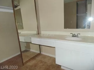 Photo #6: 2228528 Listing