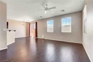 Photo #4: 2228534 Listing