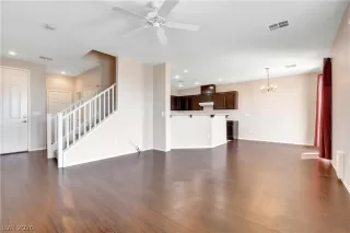 Photo #5: 2228534 Listing