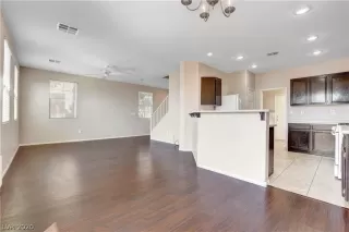 Photo #6: 2228534 Listing