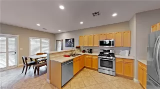 Photo #2: 2228559 Listing