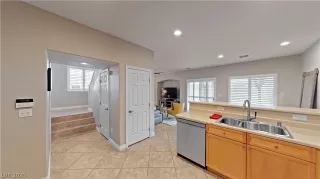 Photo #3: 2228559 Listing