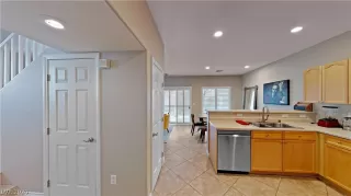 Photo #5: 2228559 Listing