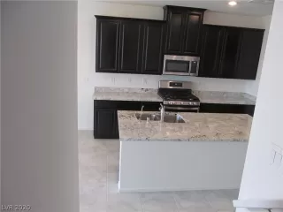 Photo #5: 2228582 Listing 