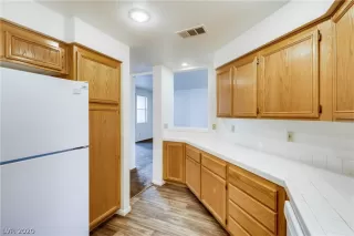 Photo #1: 2228598 Listing