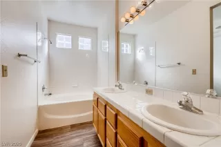 Photo #5: 2228598 Listing