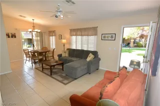 Photo #5: 2228636 Listing