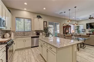 Photo #3: 2228743 Listing 