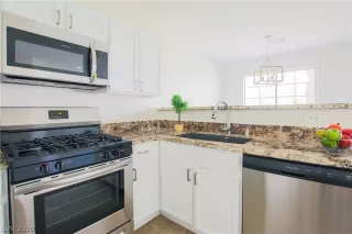 Photo #2: 2228771 Listing 