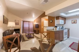 Photo #5: 2228801 Listing