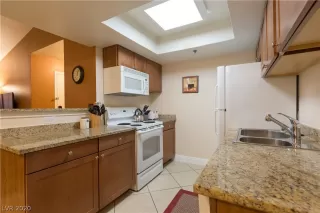 Photo #6: 2228801 Listing