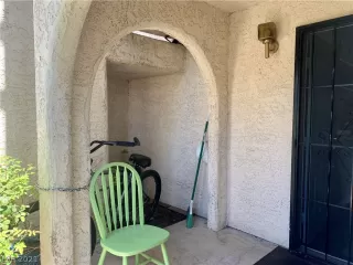 Photo #4: 2228803 Listing 