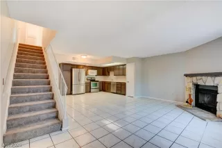 Photo #3: 2228828 Listing