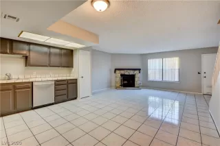 Photo #5: 2228828 Listing