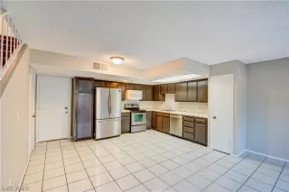 Photo #6: 2228828 Listing