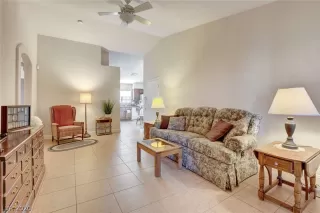 Photo #1: 2228916 Listing