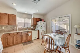 Photo #3: 2228916 Listing