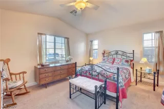 Photo #5: 2228916 Listing