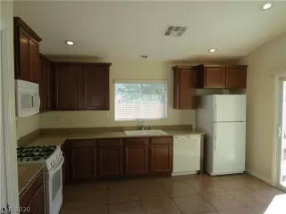 Photo #4: 2229002 Listing