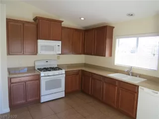 Photo #5: 2229002 Listing