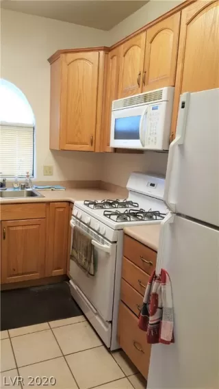 Photo #2: 2229033 Listing 