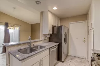 Photo #5: 2229047 Listing