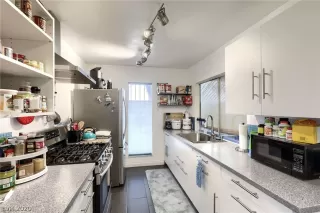 Photo #1: 2229142 Listing