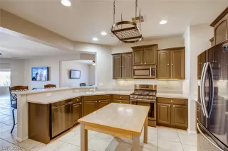 Photo #2: 2229184 Listing