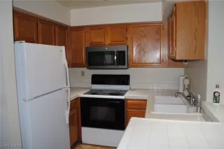 Photo #3: 2229287 Listing