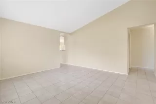 Photo #5: 2229304 Listing