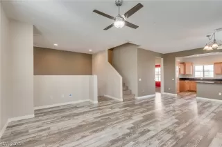 Photo #4: 2229401 Listing