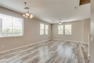 Photo #5: 2229401 Listing