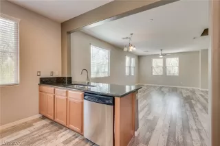 Photo #6: 2229401 Listing